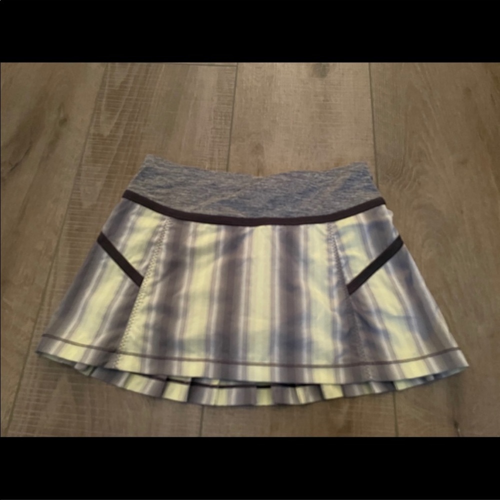 Lululemon Run Reflection Skirt in Coal Citron